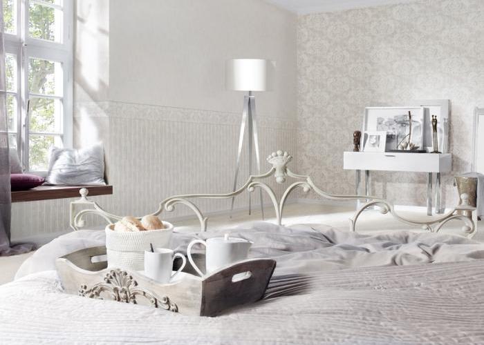 Дизайн стильного интерьера комнаты в белом цвете. Обои фирмы Jette