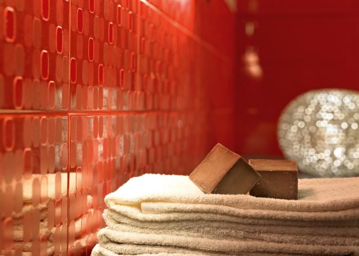Дизайн ванной из красной плитки для ванной Kerama Marazzi. Коллекция Marazzi Selection