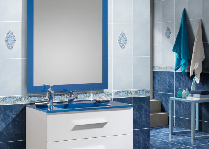 Дизайн интерьера современной ванной комнаты в голубом цвете. Плитка для ванной Атем