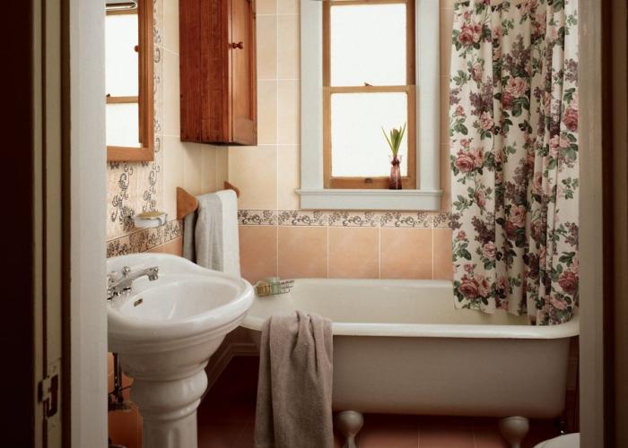 Дизайн интерьера маленькой ванной комнаты в бежевом цвете. Плитка для ванной Атем. Коллекция Esta