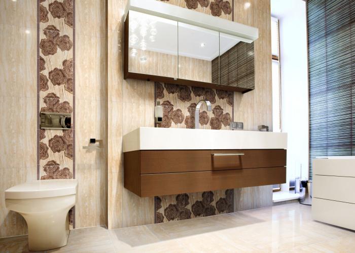 Дизайн ванной в светлых тонах с коричневым декором. Плитка для ванной Атем. Коллекция Hilari