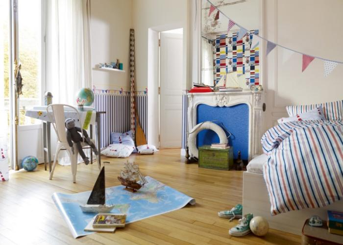 Дизайн интерьера детской комнаты в бежевом цвете. Обои фирмы Esprit