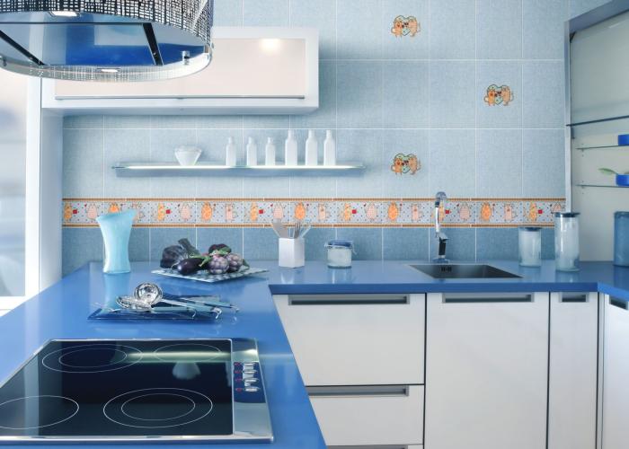Дизайн интерьера классической кухни в голубом цвете. Плитка Atem. Коллекция Holst